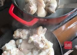 冰糖炖猪蹄的做法图解2