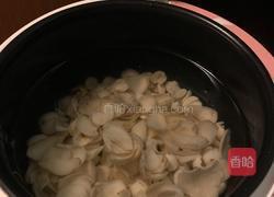 莲子百合桂圆羹的做法图解2