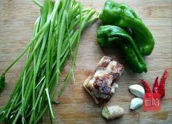 野芹菜炒腊肉的做法图解2