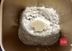 葱香辣味面包卷的做法图解1