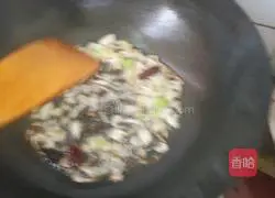 Illustration of how to make spicy chicken rice noodles 4