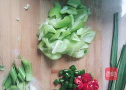 青椒炒鸭胗的做法图解2