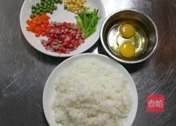 叉烧芥蓝炒饭的做法图解2