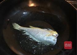 焖黄花鱼的做法图解4