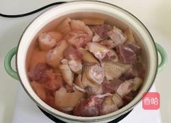 红糟焖猪蹄的做法图解1