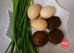 蒜苔炒鸡蛋的做法图解1
