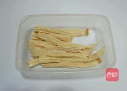 风味腐竹烩芹菜的做法图解1