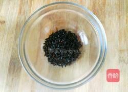 黑米饭的做法图解1