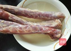 五香鸭脖的做法图解1