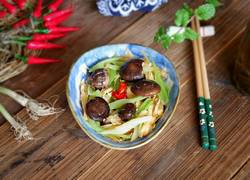 珍珠菇烩芹菜腐竹