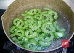 清拌苦瓜的做法图解2