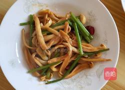 海鲜菇炒香芹的做法图解9
