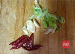 海鲜菇炒香芹的做法图解3