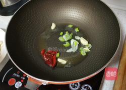 海鲜菇炒香芹的做法图解6