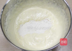 颜值爆棚的草莓蛋糕的做法图解3