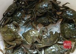 油炸小螃蟹的做法图解1