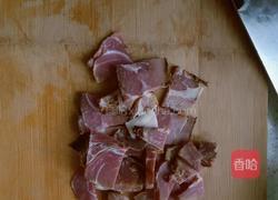扁豆炒腊肉的做法图解2