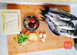 鲢鱼炖豆腐的做法图解1