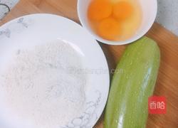 香煎西葫芦饼的做法图解1