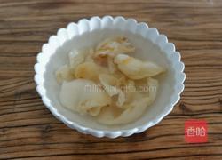 玫瑰牛奶炖花胶的做法图解2