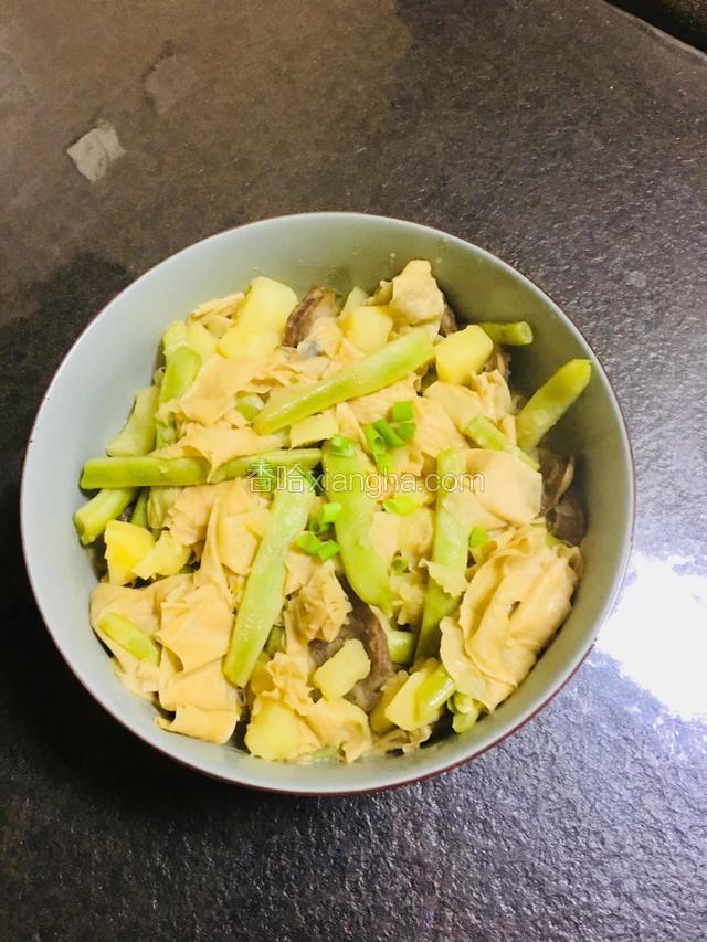 土豆豆角炖灌肠