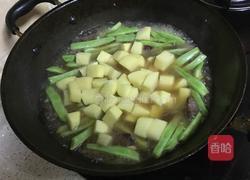 土豆豆角炖灌肠的做法图解7