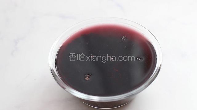 血糯米加水浸泡一会儿