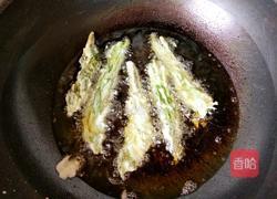 炸香椿鱼儿的做法图解6