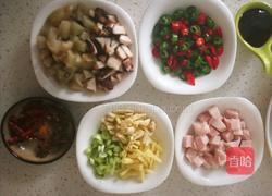 (香菇肉卤)炸酱面 的做法图解2