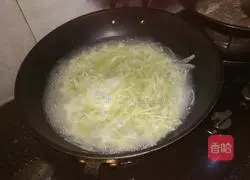 Illustration of how to make spicy and sour potato shreds 6