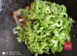 苦瓜炒腊肉的做法图解8