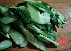 黄瓜炒木耳的做法图解4