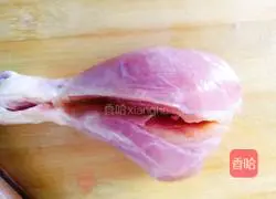Illustration of how to make Luffy's favorite chicken drumsticks from One Piece 1