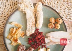 做菜技巧莲子百合竹荪猪脚冬瓜汤的做法图解1