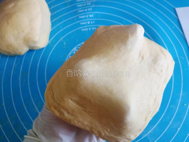 揪一块面拉出这样的厚膜，就该加黄油了。