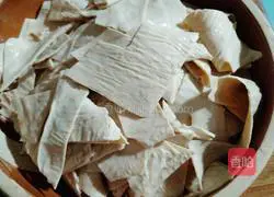 Illustration of how to cook bean curd skin with mushroom sauce 3