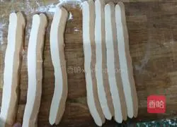 Illustration of how to make two-color steamed buns 2