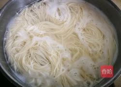快捷早餐之酸汤水蛋面的做法图解1