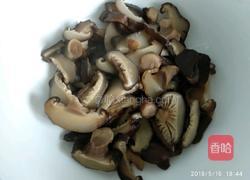 干香菇炒五花肉的做法图解4