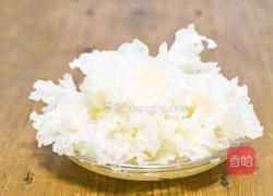 银耳雪梨羹的做法图解1