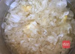 银耳雪梨羹的做法图解2
