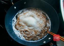 凉拌荞麦面的做法图解2