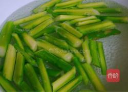 清炒芦笋虾仁的做法图解2