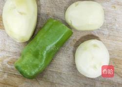 尖椒炒土豆片的做法图解1