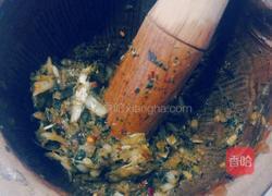 紫苏叶擂野蒜头的做法图解2