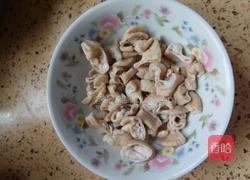 酸辣肥肠的做法图解1