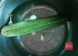 Illustration of how to make cold cucumber 1