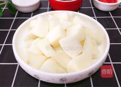 百合银耳莲子雪梨汤的做法图解3