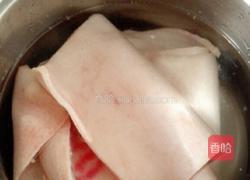 凉拌水晶肉皮冻的做法图解1