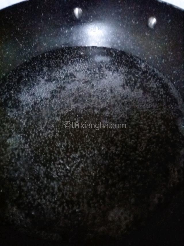 剩下的五杯水倒入锅中煮开